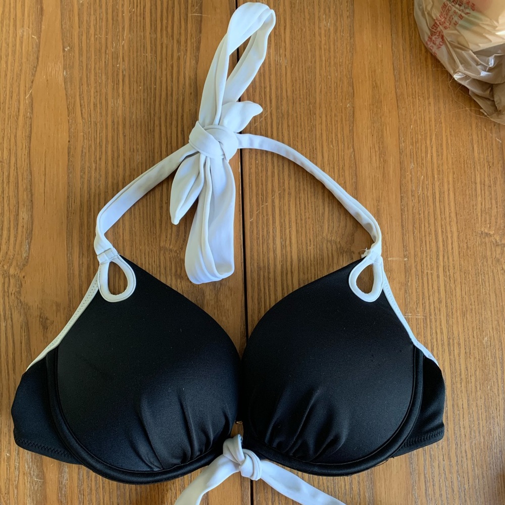 Victoria’s Secret Bathing Suit Top 32C